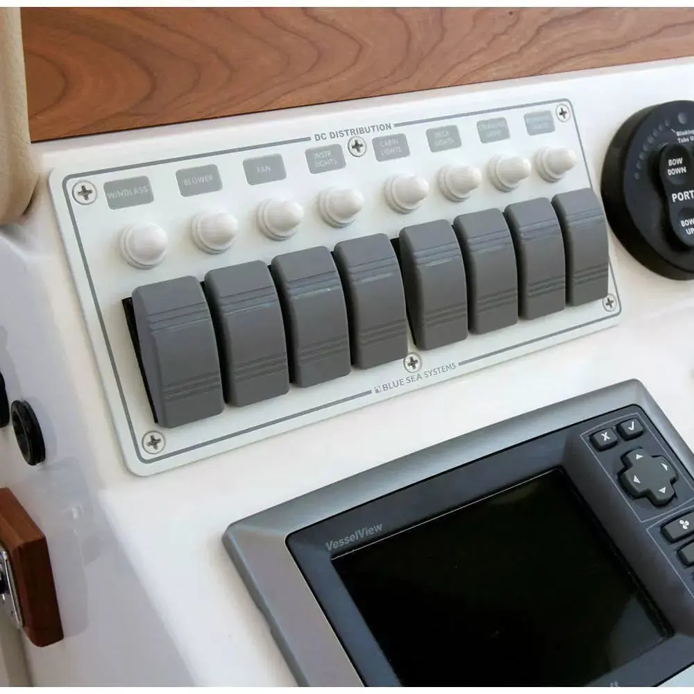 Waterproof 12Vdc 8 Breaker Panel - Bs8271